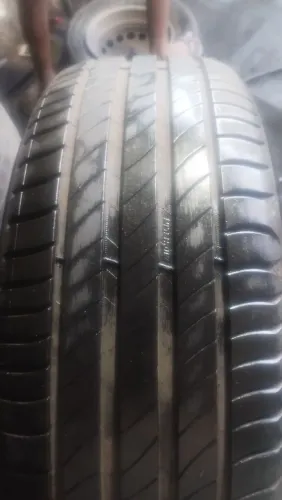 Pares de pneus 185 60 R15  A PARTIR DE: