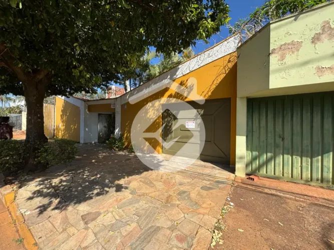 Casa para Locação com 3 Quartos, sendo 3 Suítes - 320m² - Morada da Colina - Uberlândia/MG