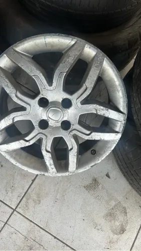 Roda aro 16 top pra seu carro pego outra no negócio e volta. T