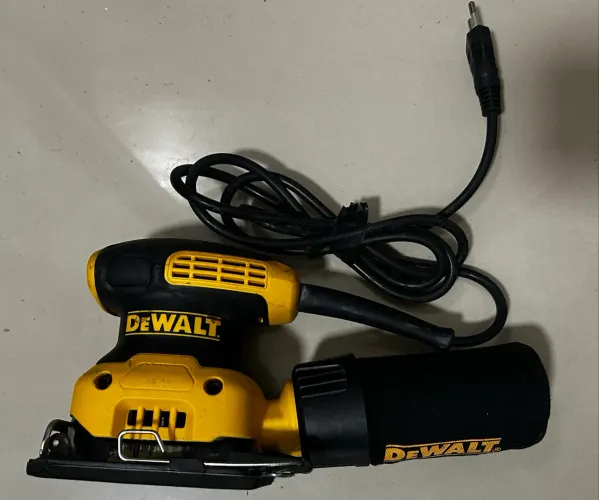 Lixadeira Dewalt Orbital treme treme DWE6411