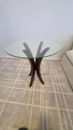 Mesa lateral em madeira e vidro
