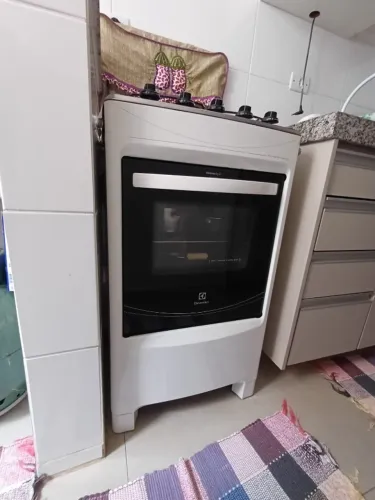 Fogão Electrolux 4 Bocas com Forno e Bloqueio de Gás