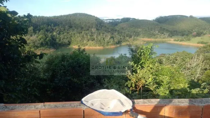 Chácara a venda na beira da represa.