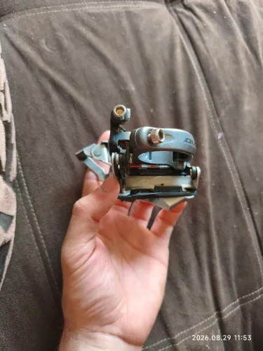 câmbio dianteiro de bicicleta da marca Shimano, pertencente à linha Alivio.