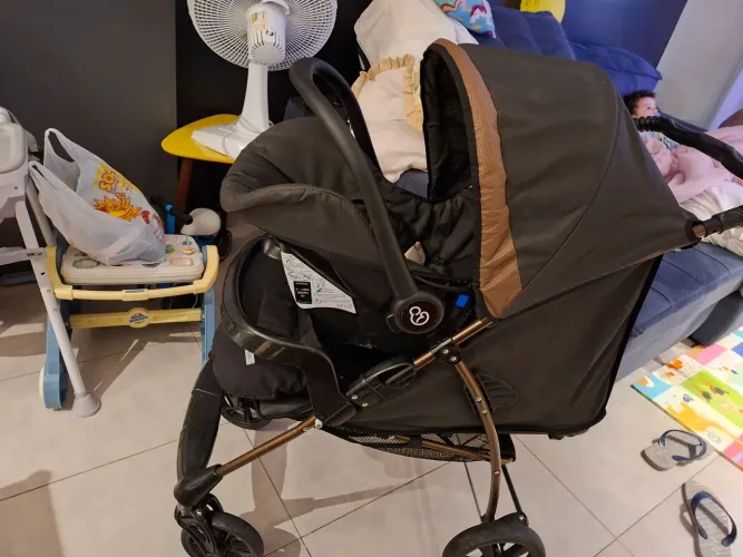Carrinho de Bebê + Bebê Conforto Galzerano
