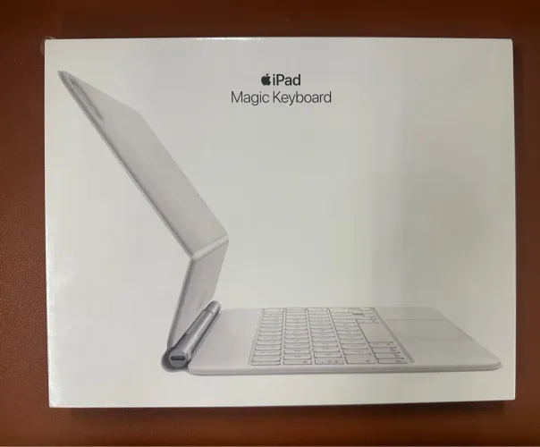 Magic Keyboard for iPad Pro 11" M4 / M5 Branco Lacrado