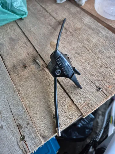 Trava Suspensão Rock Shox esquerdo superior