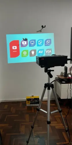 Mini Projetor LED + Suporte/Tripé Ajustável