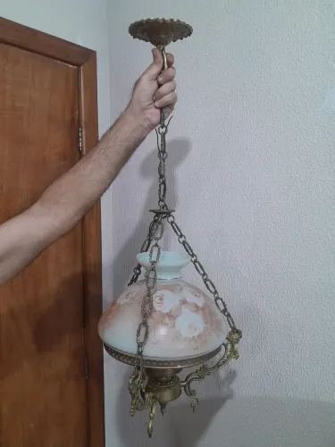Antigo lustre pendente com culpula vidro opalina