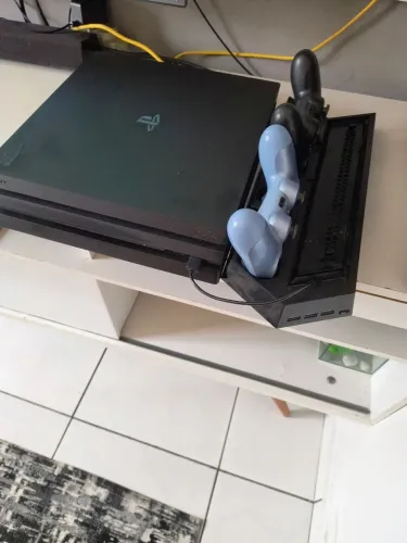 PlayStation 4 pro 1 tb