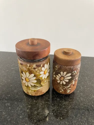 Kit com 2 Potes Decorativos em Vidro com Tampa de Madeira - Artesanal Vintage