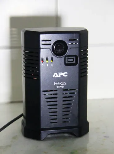 Estabilizador APC Hexus 500VA, 500W, Entrada Bivolt
