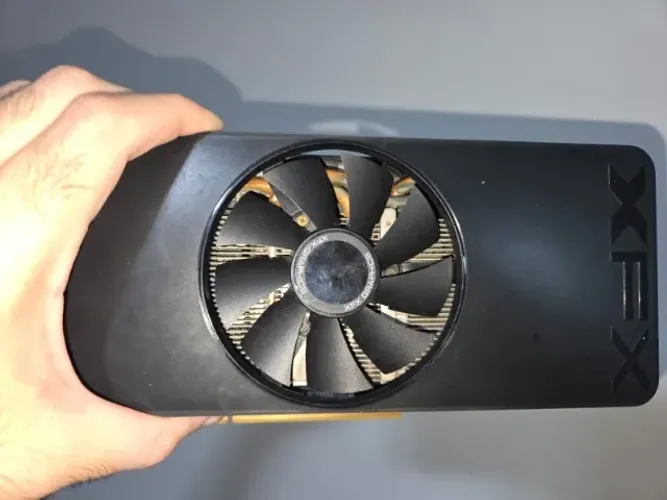 Placa de vídeo XFX AMD Radeon R9 270