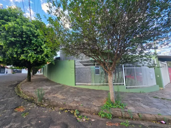 CASA COM 4 QUARTOS SENDO 1 SUÍTE NO JD. MARAMBÁ