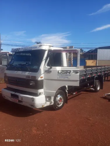 Vendo caminhão 8.100 ou troco por caminhonete carroceria aberta ou de madeira