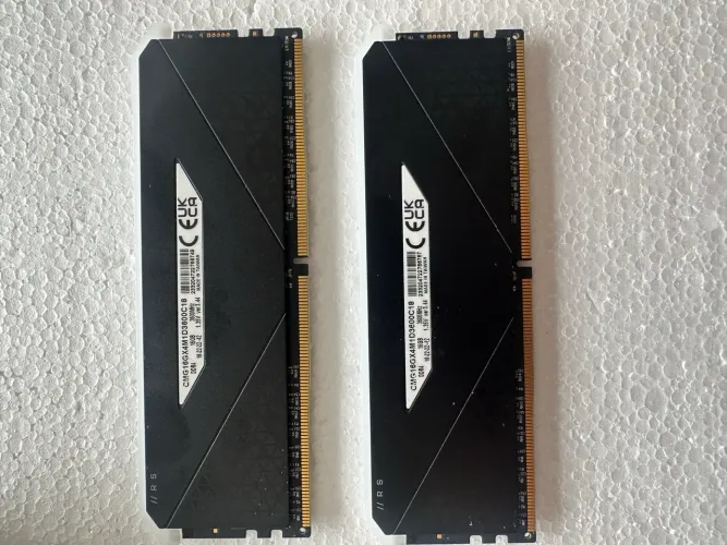 Memória RAM Corsair Vengeance RGB 32gb (2x16)