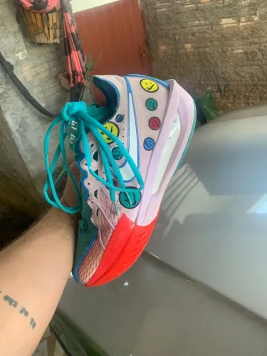 Tenis de basquete gt cut smiley