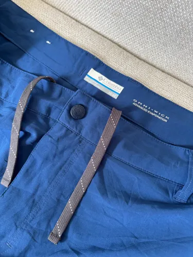 Bermuda Columbia Sportswear com tecnologia Omni-Wick Advanced 