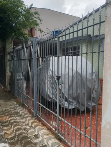 Portão de garagem de ferro com 3 metros de largura