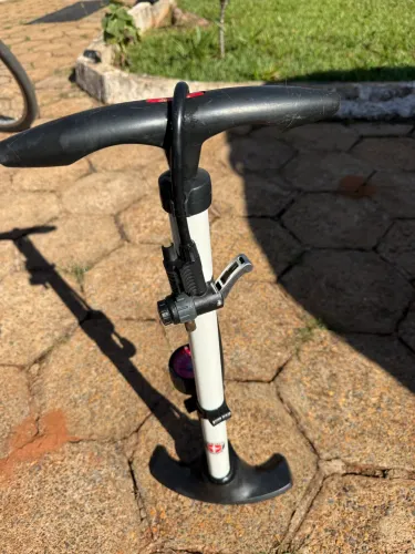 Bomba de Ar Schwinn com Manômetro para Bicicleta MTB Speed e Triathlon