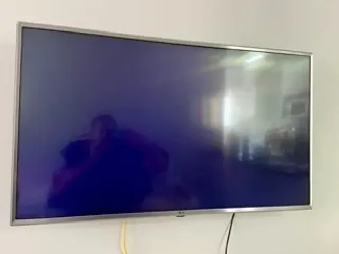 SMART TV LG 43 4K UHD - Excelente Estado | Nota Fiscal | Pequeno defeito