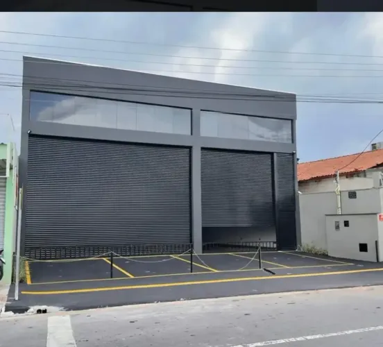 Galpão com Mezanino e Estacionamento novo 366m² Recanto do Bosque Região do BRT