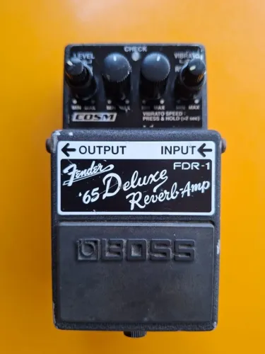 Pedal BOSS FDR-1 Fender '65 Deluxe Reverb. Top demais.