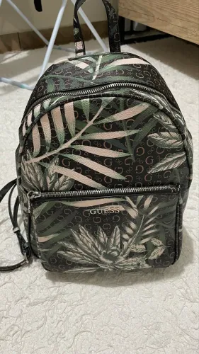 Mochila Guess com estampa botânica/floral