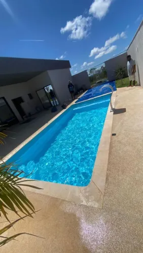 Linda piscina retangular de 7 metros 