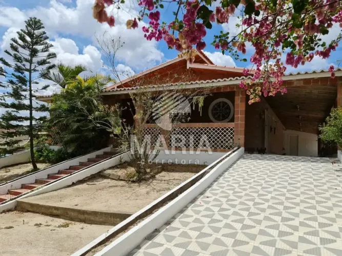Chácara à venda com 2.700m² de terreno em Gravatá/PE! Localizada próximo ao centro da cida