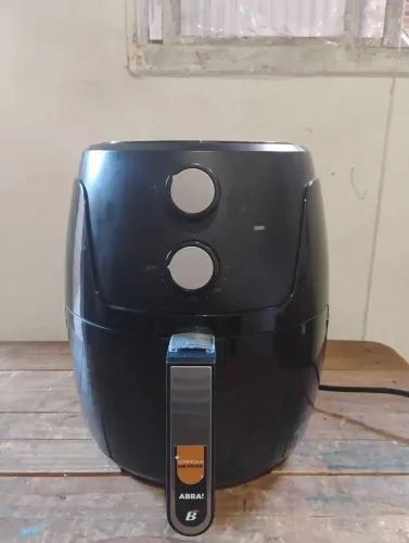 Vendo Air fryer modelo bfr 37 Britânia para quem conserte ou compra do jeito que está