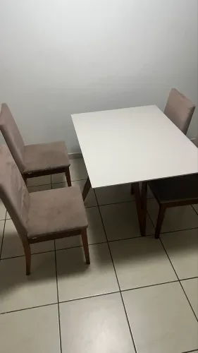 Mesa de jantar 4 cadeiras