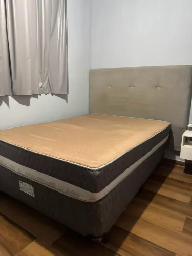 Cama de casal com cabeceira