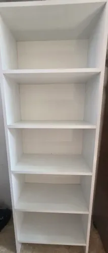 Estante de livros branca
