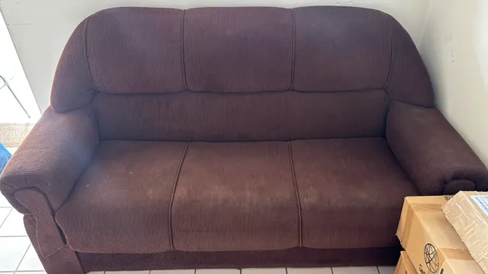 Sofá de três lugares