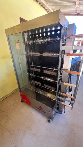 Vende-se máquina de assar frango