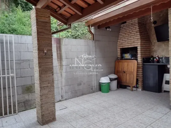 Casa de condomínio à venda, 70m², 2 dormitórios, 2 vagas e lazer, na Granja Viana, SP