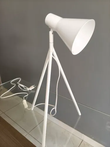 Luminária Philips Branca de Mesa Nova - Design Moderno
