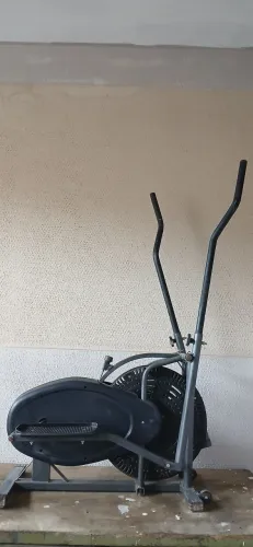 Aparelho elíptico para ginástica