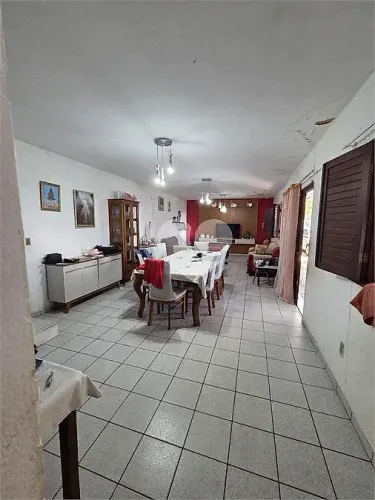 Casa 3 Quartos com 1 Suíte e 250m² - Centro