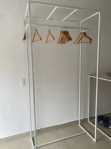 Móveis loja de roupas