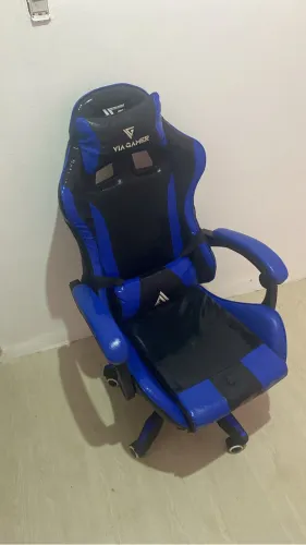 Cadeira Gamer azul inclinável