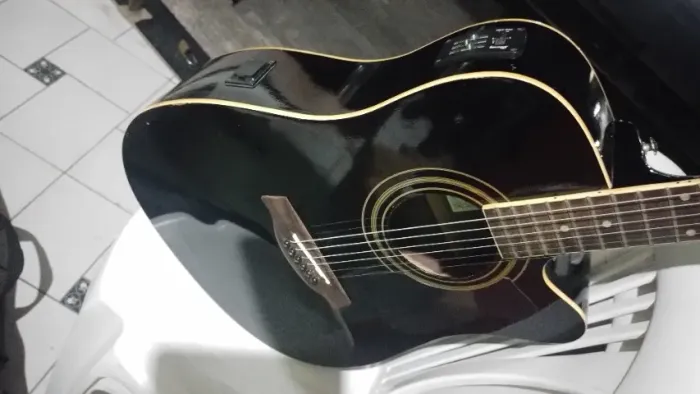 Vendo violão eletrico iBanez timbre muito bonito som encorpado