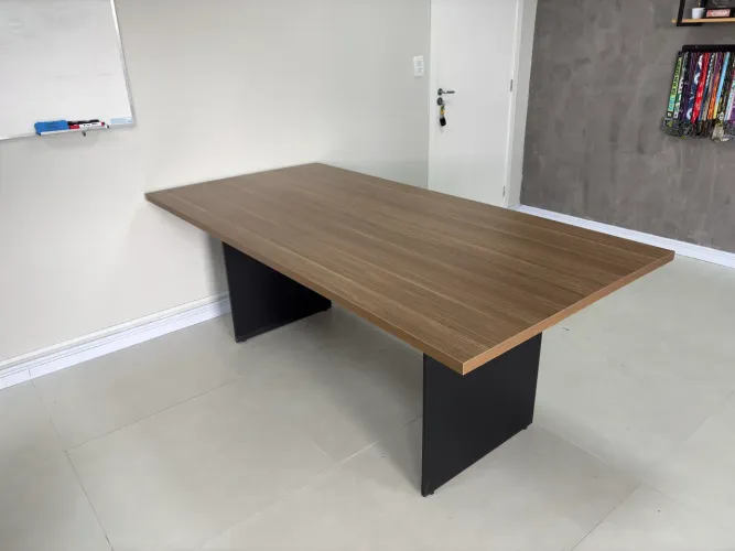 Mesa de reunião Nogal
