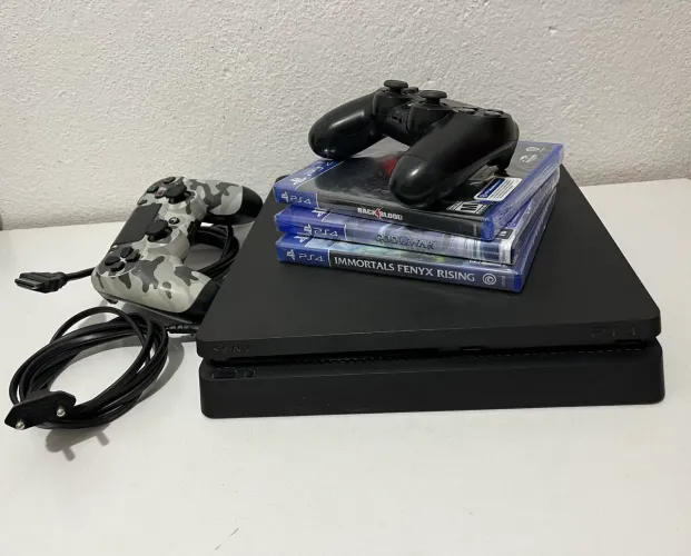 PLAYSTATION 4
