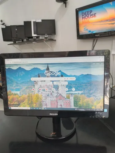 Monitor de led 20" polegadas, com os cabos , garantia, só ligar e usar realmente