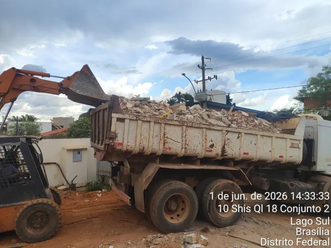 Caminhão remoção de entulho