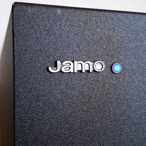 Subwoofer Jamo SUB 200 de 200W com woofer ativo de 8