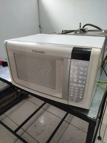 Microondas Eletrolux 31 litros em ótimo estado