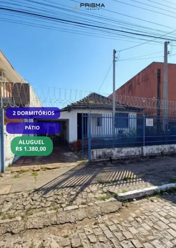 Casa (Fundos) de 2 dormitórios, pátio e garagem